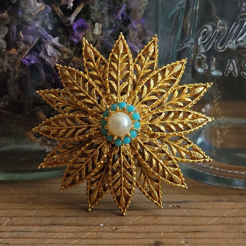 VTG Gold Toned Floral Brooch
